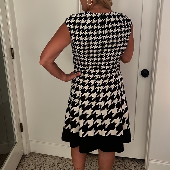 London times dress - Picture 2 of 3